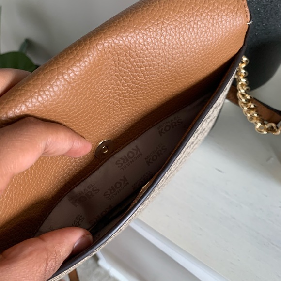 Michael Kors Large Vanna Crossbody Bag - Picture 10 of 13